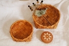 白樺の樹皮で編まれた手作りのバスケット